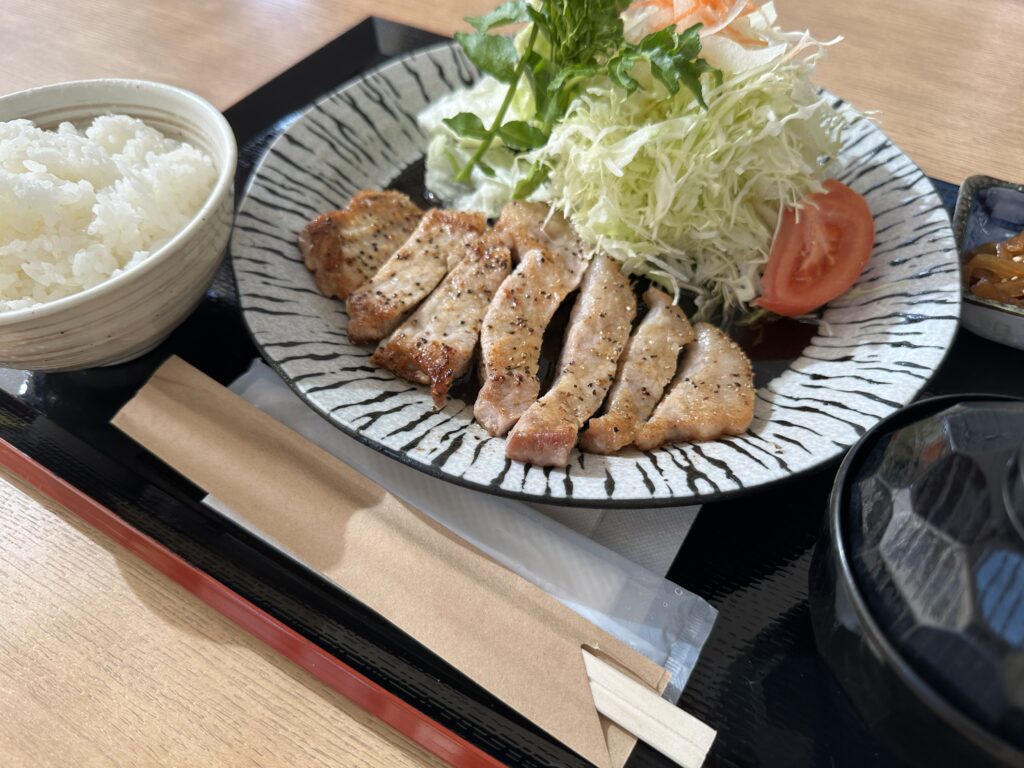 道の駅つる レストランお勝手場の富士湧水ポークのポークステーキ定食